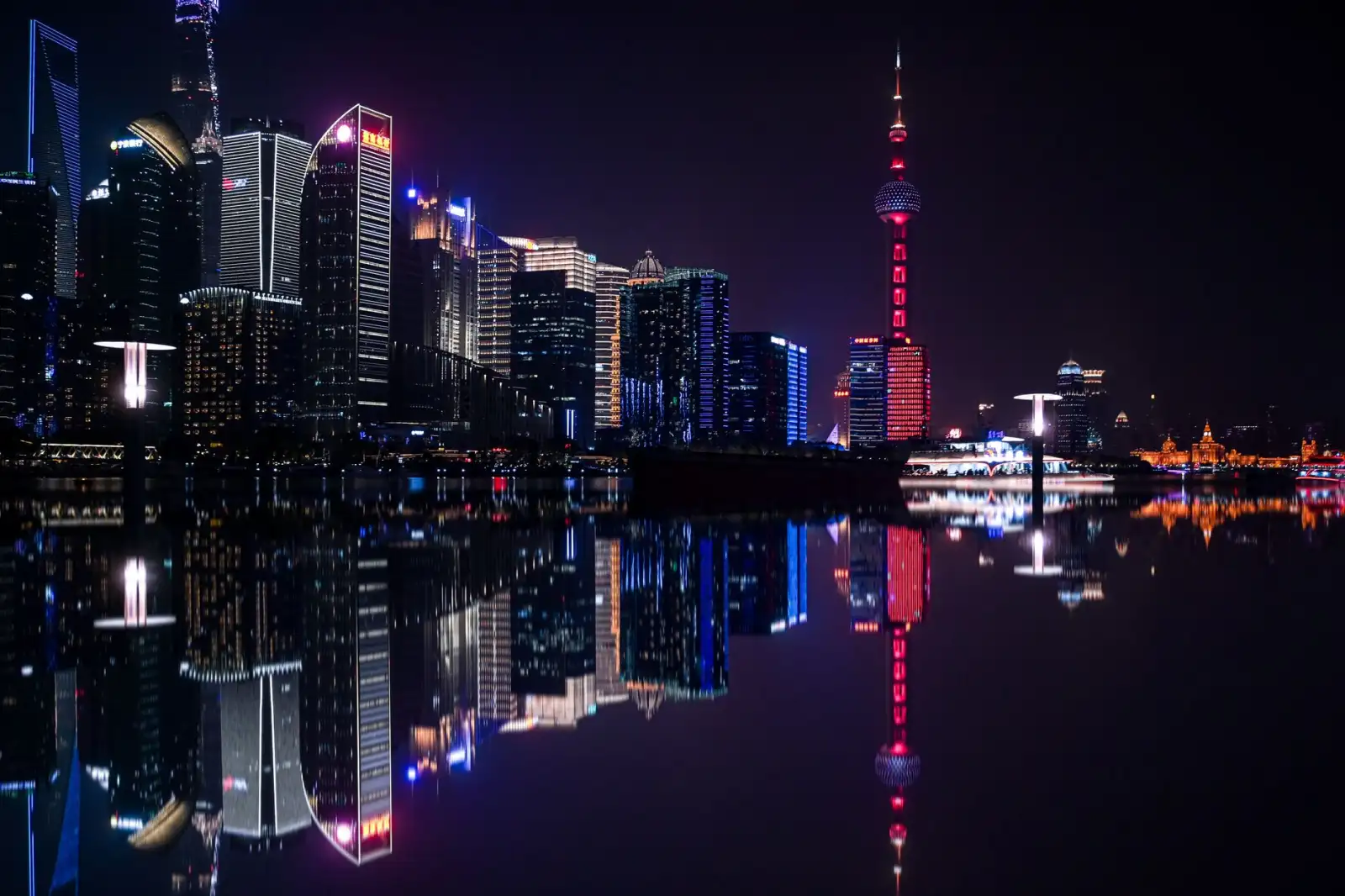 工业现场长距离通信难题:信号中继器与隔离技术应用解析